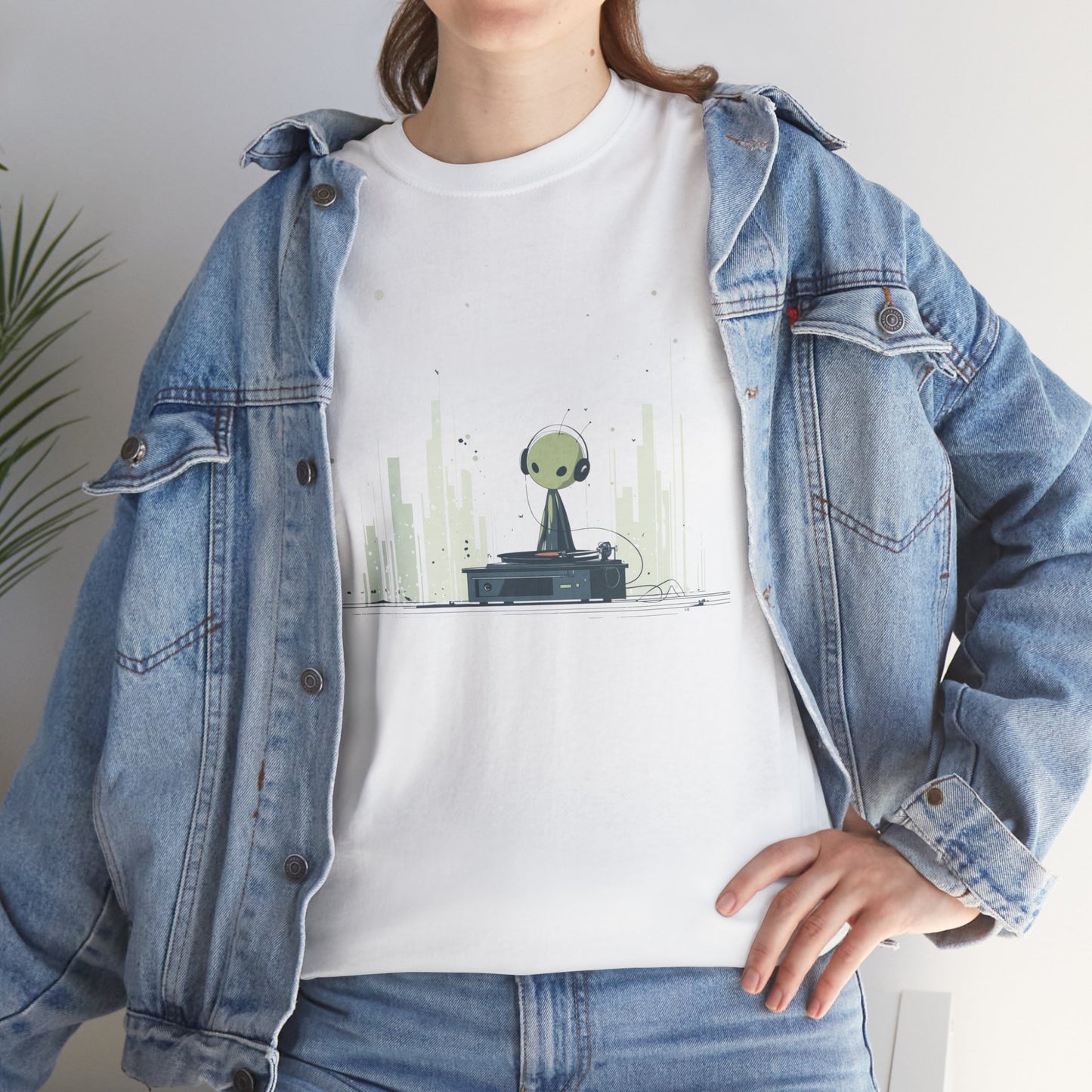 Alien Vibes - Alien DJ Shirt